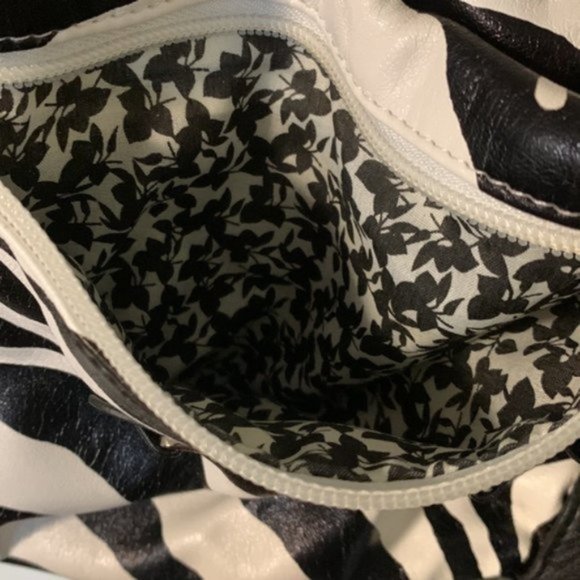 D fusion zebra print cross body purse - Picture 3 of 7